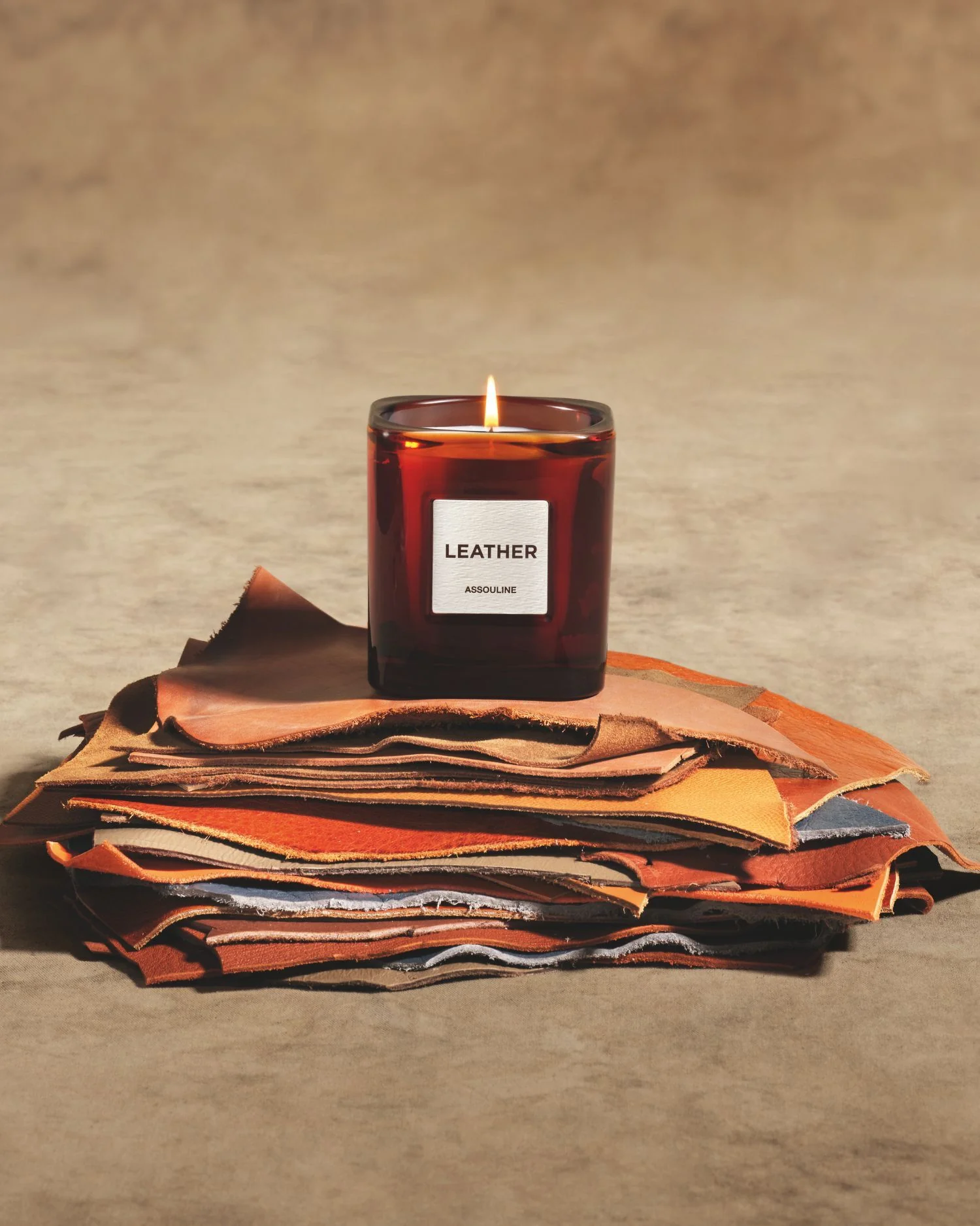 Library Candle - Leather - Image 2